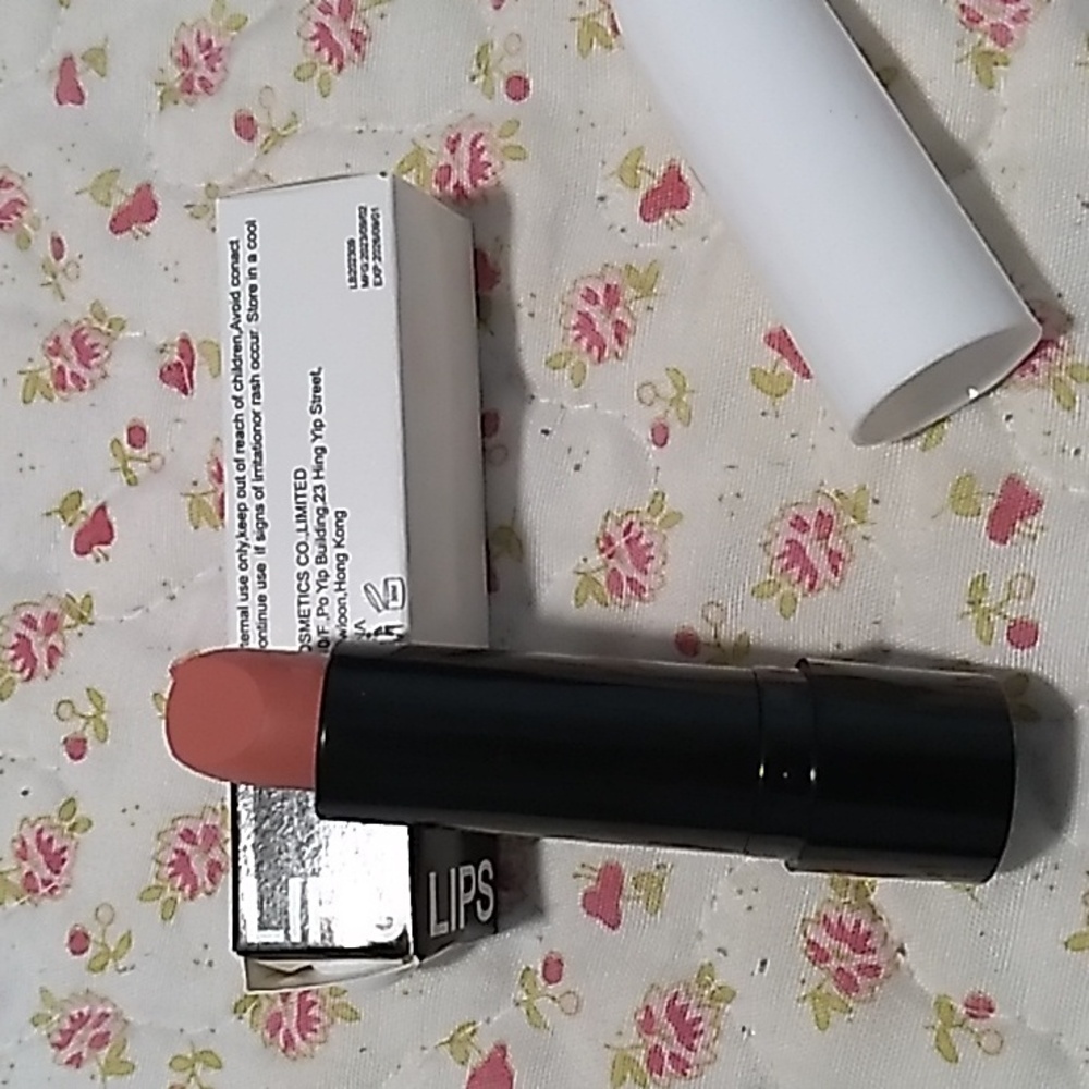 Makeup - Picture 9 of 9